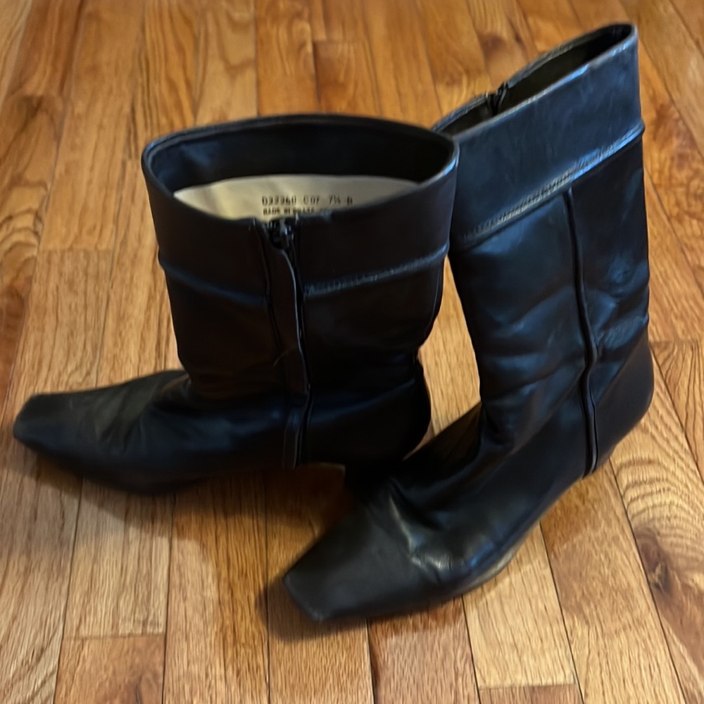 Fine Brazilian Leather Boots with Classic Stitching | Inside zippers | 7.5 B - Picture 4 of 8